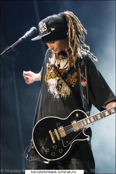 Fun with Tokio Hotel - tom sa mai bag nishte sunete de chitara :D - Arhiva