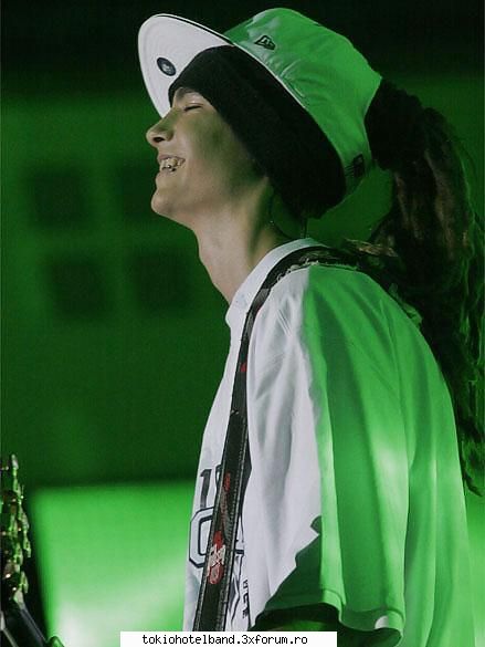 Fun with Tom - T: hihi..daka ar shtii bill k i-am pus laxative - Tom Kaulitz