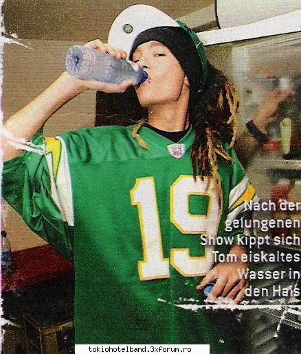 Fun with Tom - B: ce bei acolo? T: apa B: ia da sa vad... T: nuu - Tom Kaulitz