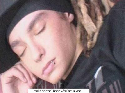 Fun with Tom - T: nia---mniah...iii Pamela ce faci tu... B: ba - Tom Kaulitz