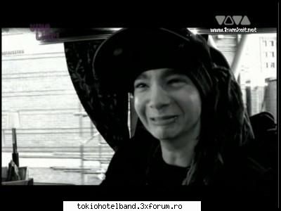 t: ce trebuie sa fac? sa imi cer scuze pe scena, in fatza a 500 000 de fani?
nu pooooot!! mie buei,