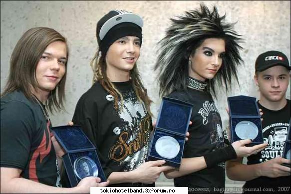 poja de mai imi place insa ar trebui impuskta aia :zzz: poze ku tokio hotel