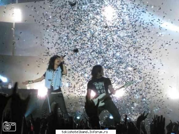 poze ku bill - apare ji georg...dar imi place cum e bill in poja - Bill Kaulitz